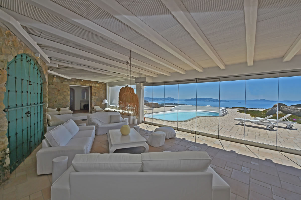 Poseidon Villa FROM 950 €