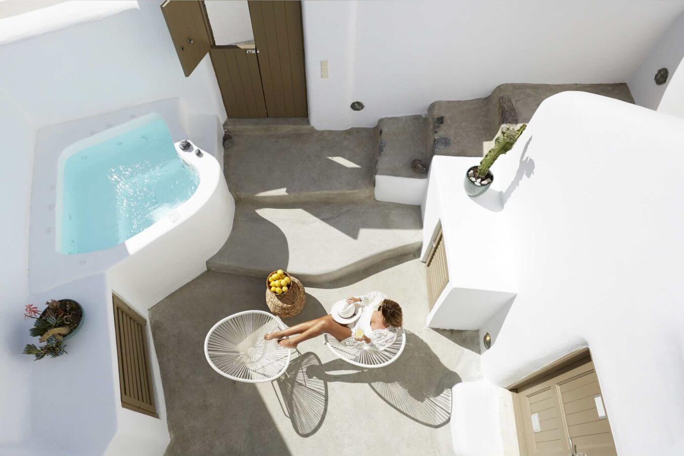 SANTORINI: Vacation Package with Luxurious Villas & Yachts